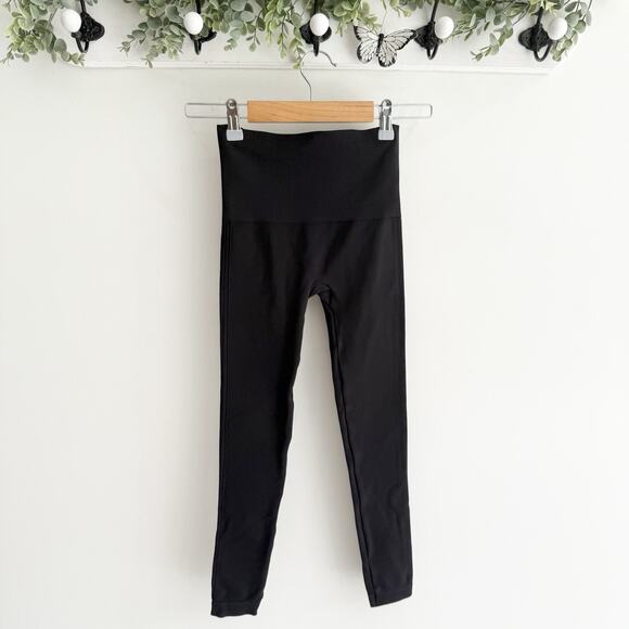 Spanx Cropped Look At Me Now Seamless Leggings Very Black Size XS 14056 - Picture 2 of 5